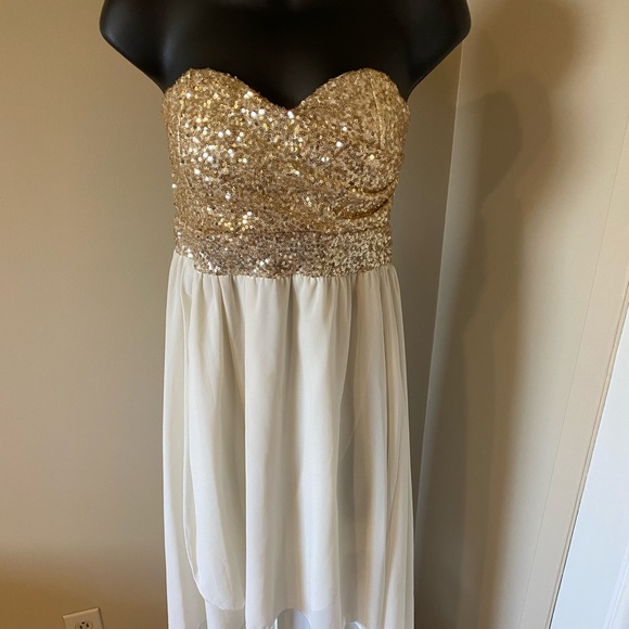 Dress - Picture 4 of 15